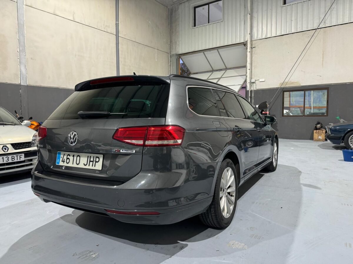 VOLKSWAGEN Passat Variant BlueMotion 1.6 TDI