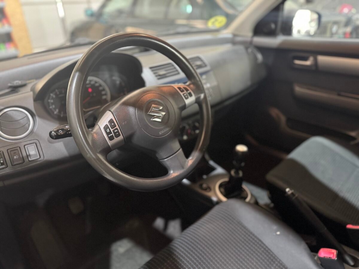 SUZUKI Swift 1.3 GLX 3p
