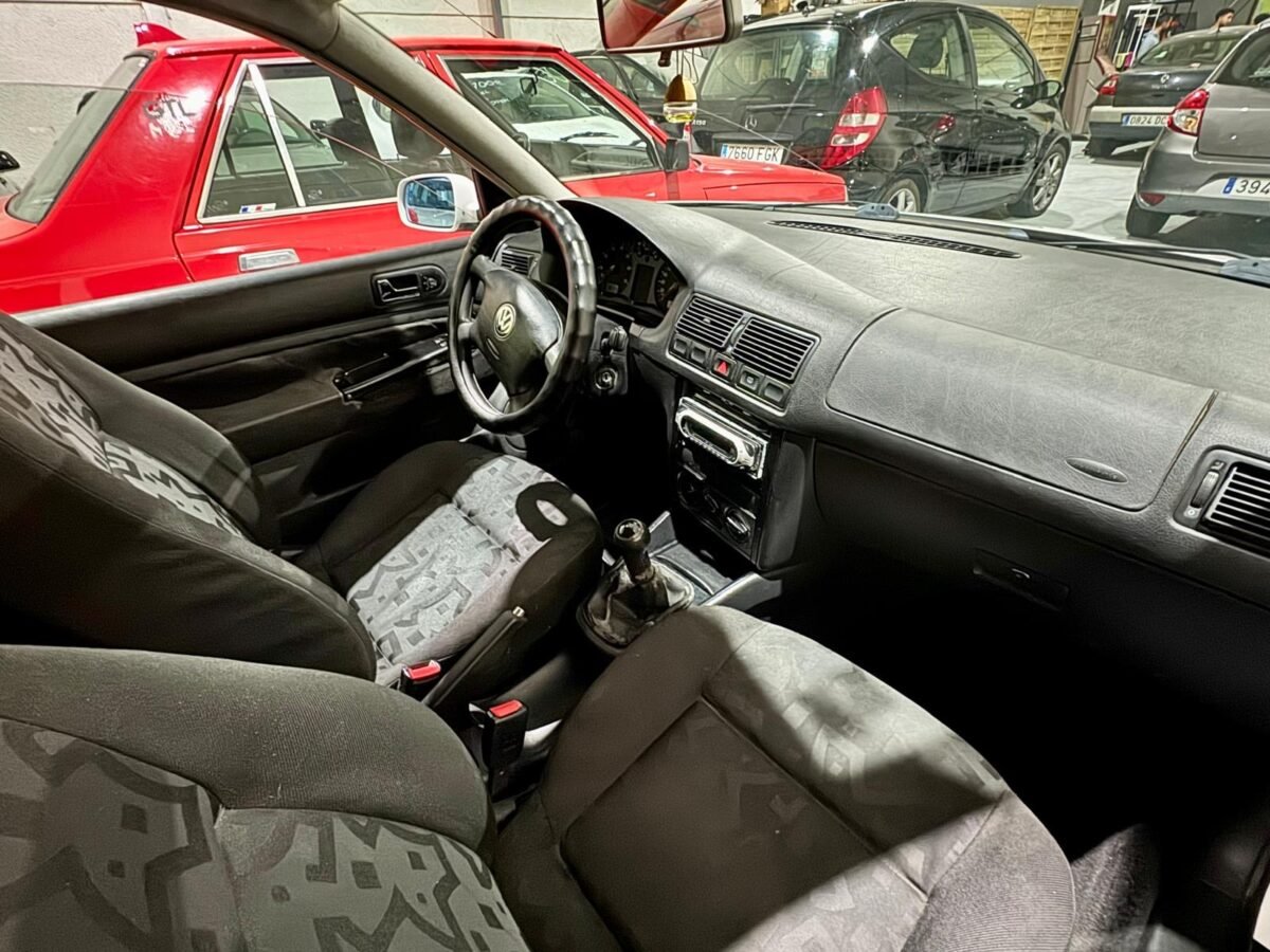 VOLKSWAGEN Golf 1.6 