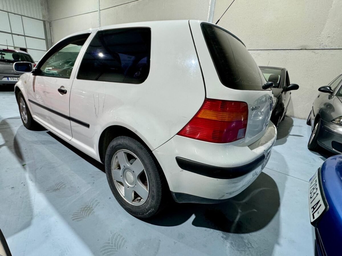 VOLKSWAGEN Golf 1.6 
