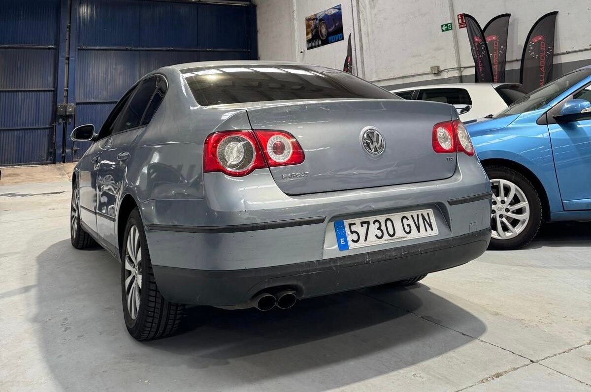 VOLKSWAGEN Passat 2.0