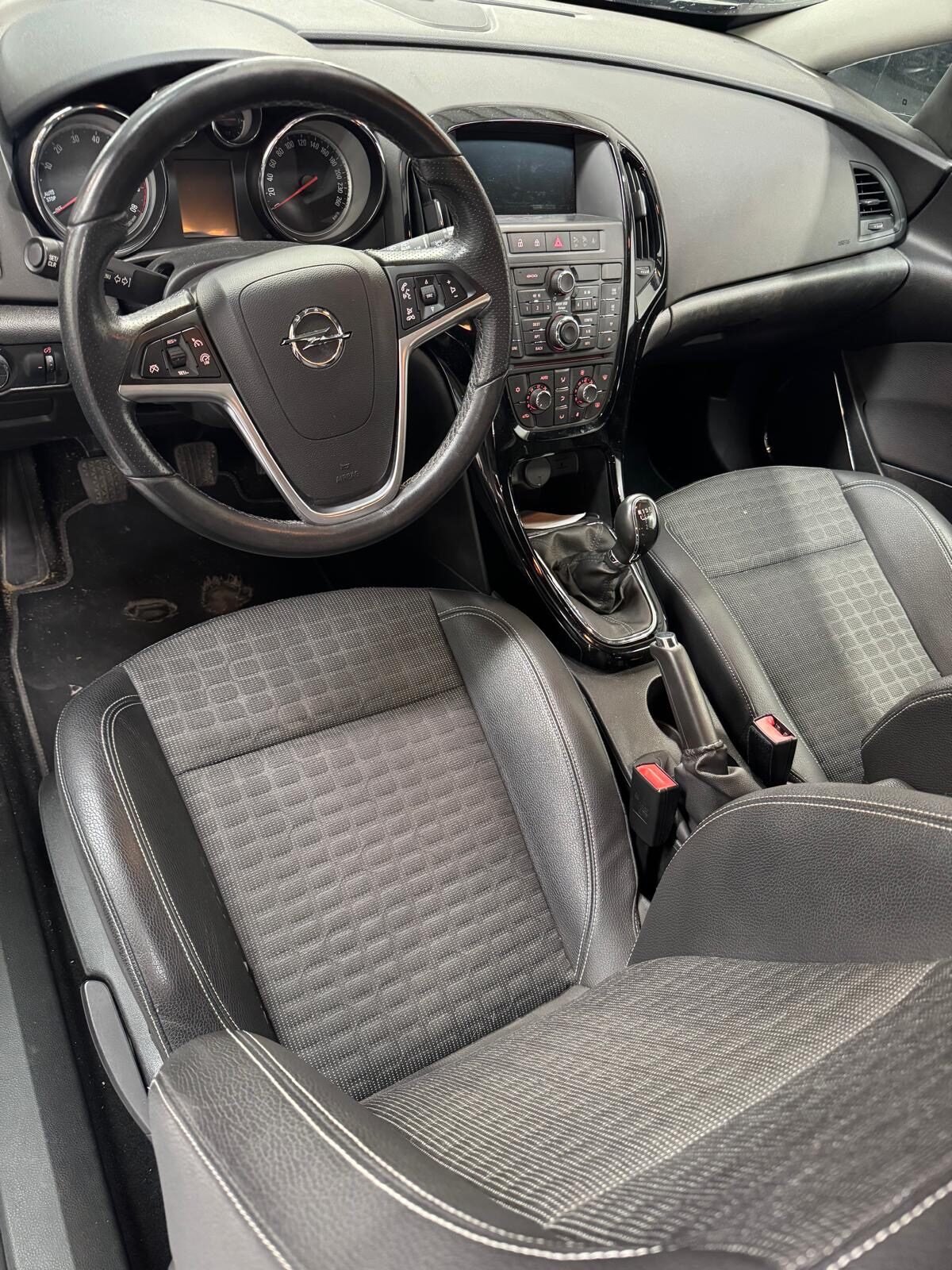 OPEL Astra 1.6 GTC 